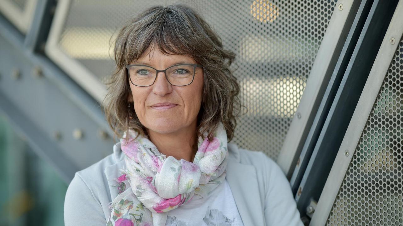 Porträt von Claudia Mönius. Porträt von Claudia Mönius.