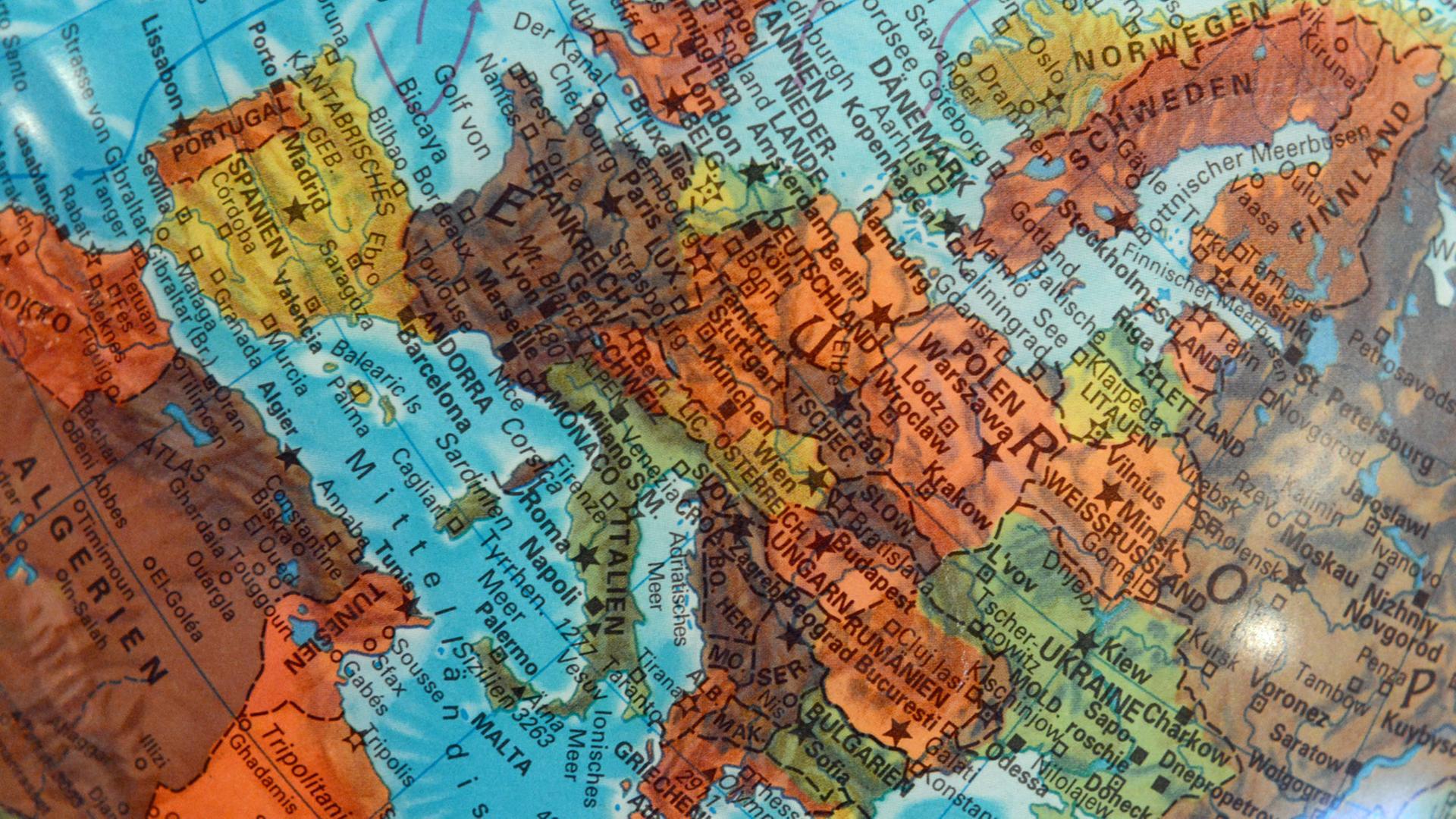 Europa auf einem geografischen Globus Europa auf einem geografischen Globus