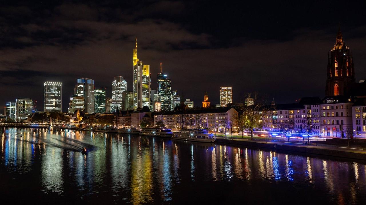 Die Skyline von Frankfurt am Main bei Nacht Die Skyline von Frankfurt am Main bei Nacht