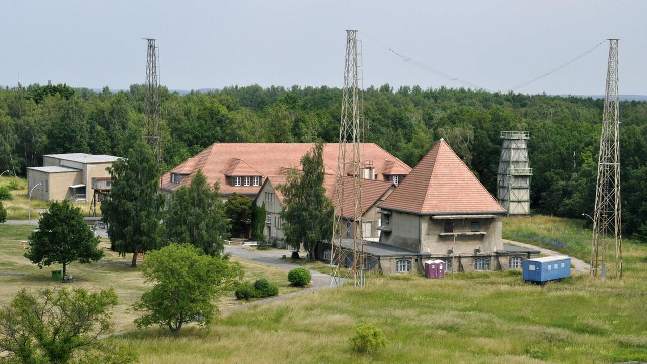 Sendemasten und Sendehäuser auf dem Funkerberg in Königs Wusterhausen Sendemasten und Sendehäuser auf dem Funkerberg in Königs Wusterhausen