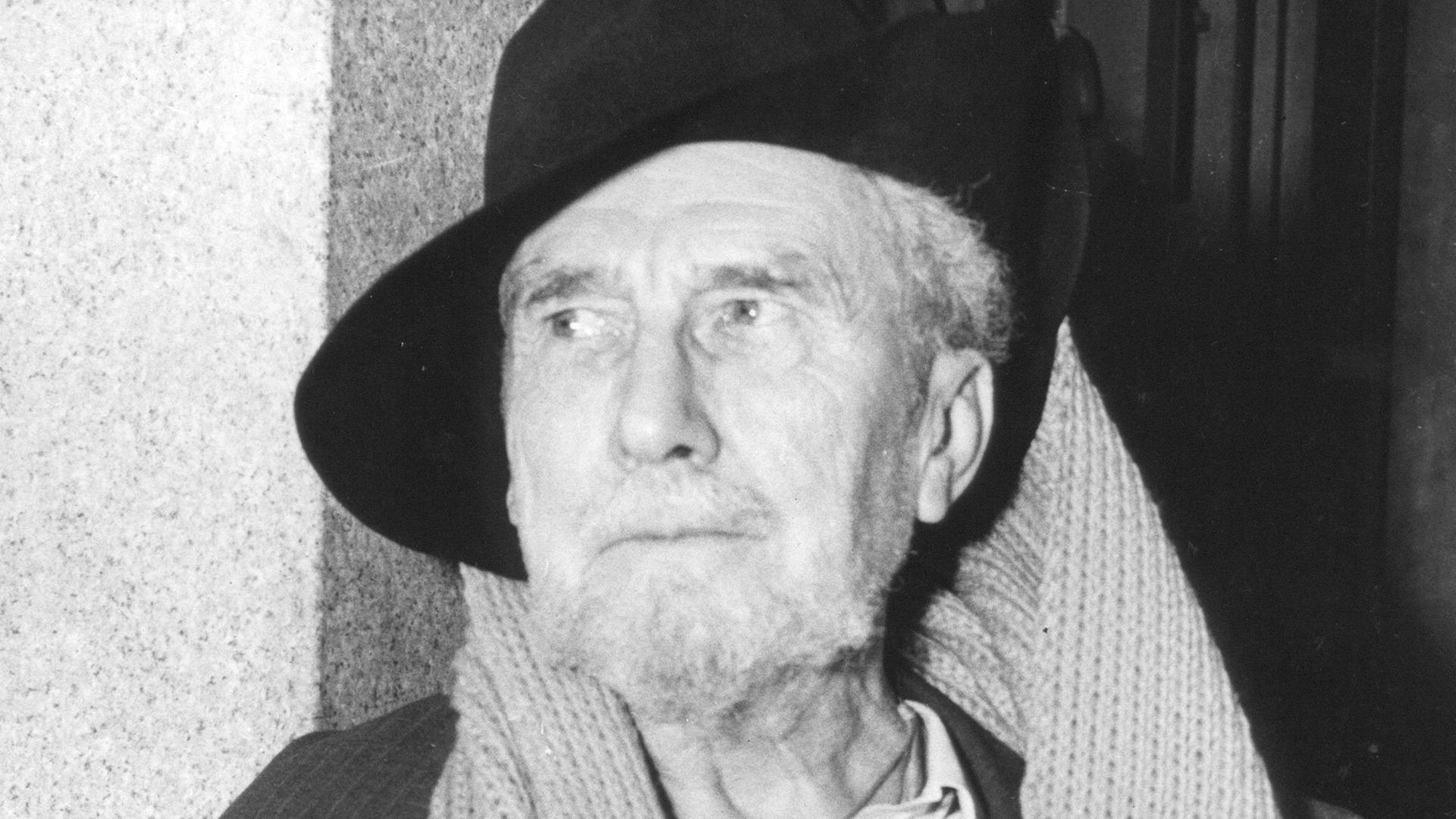 Der amerikanische Dichter Ezra Pound ("Pisan Cantos") am 18. April 1958 in Washington D.C. Der amerikanische Dichter Ezra Pound ("Pisan Cantos") am 18. April 1958 in Washington D.C.
