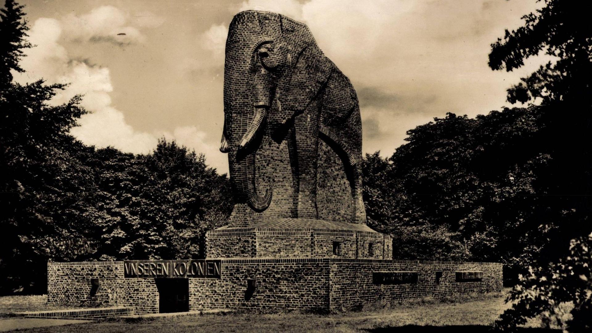 Historisches Foto des Bremer Antikolonialdenkmals. Historisches Foto des Bremer Antikolonialdenkmals.