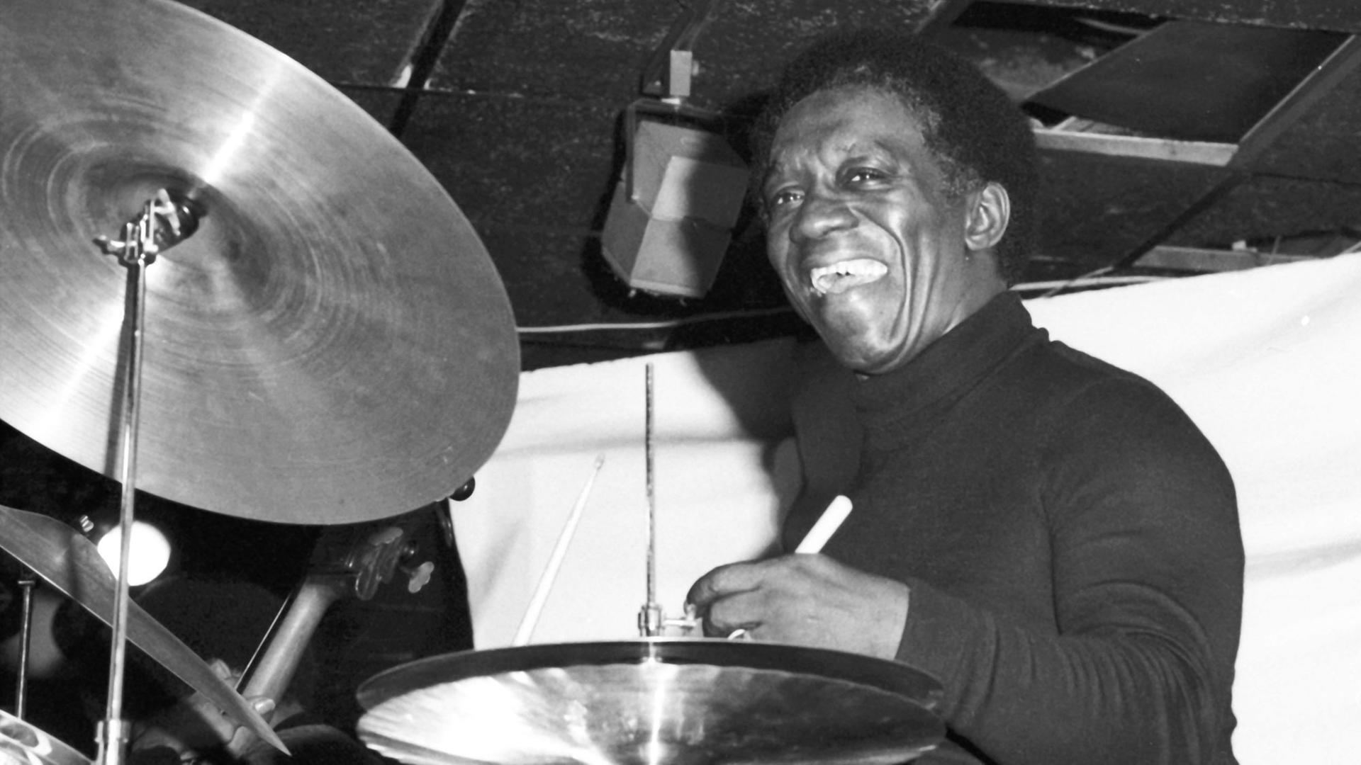Der Schlagzeuger Art Blakey 1973 in London. Der Schlagzeuger Art Blakey 1973 in London.