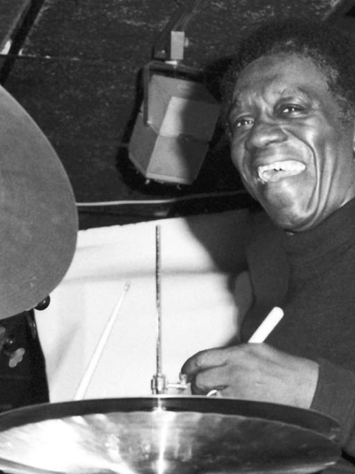 Der Schlagzeuger Art Blakey 1973 in London.