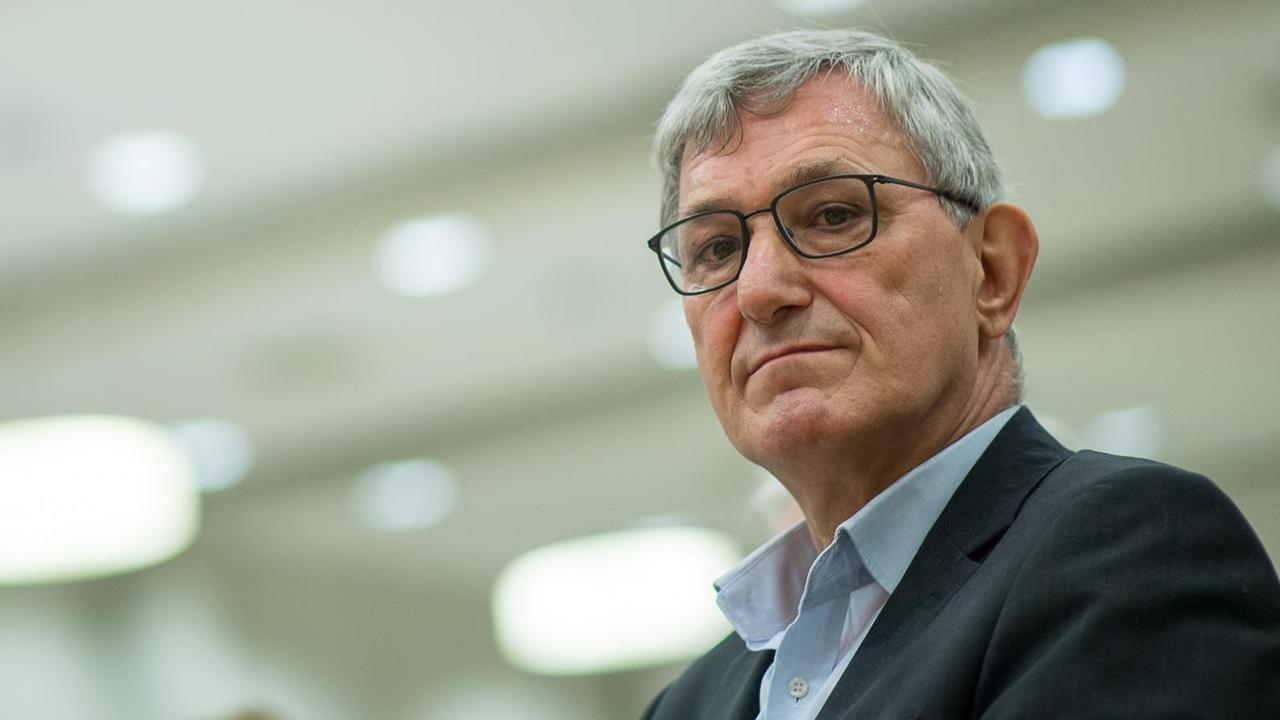 Linken-Parteichef Bernd Riexinger nimmt am 25.11.2017 am Landesparteitag der Linken Baden-Württemberg in Stuttgart-Möhringen (Baden-Württemberg) teil. Linken-Parteichef Bernd Riexinger nimmt am 25.11.2017 am Landesparteitag der Linken Baden-Württemberg in Stuttgart-Möhringen (Baden-Württemberg) teil.