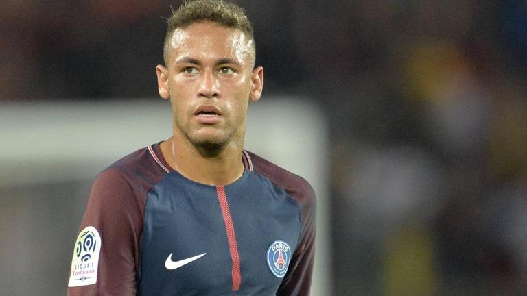 Neymar im Trikot von Paris Saint-Germain Neymar im Trikot von Paris Saint-Germain