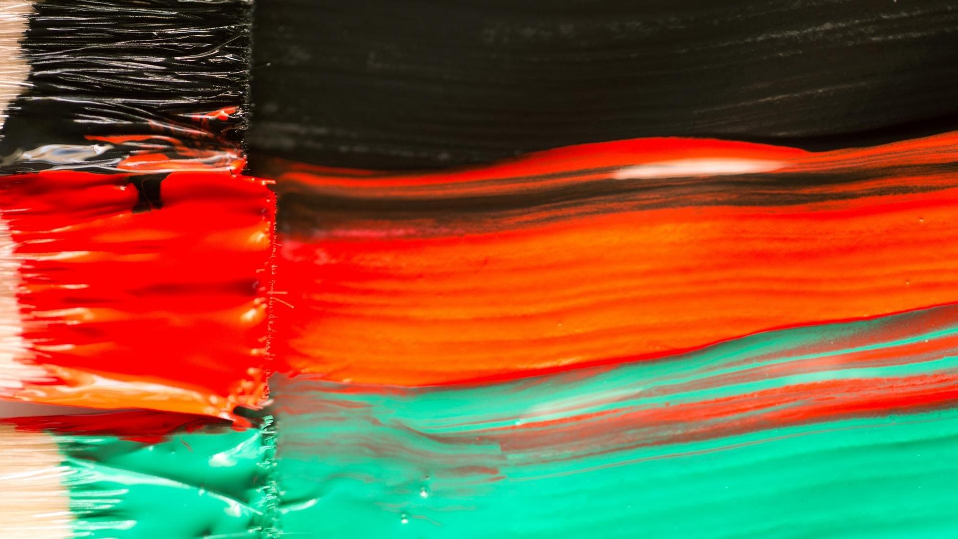 Pinsel mit den Farben schwarz, rot, grün - passend zu den Parteien CDU, SPD und Grüne. Pinsel mit den Farben schwarz, rot, grün - passend zu den Parteien CDU, SPD und Grüne.