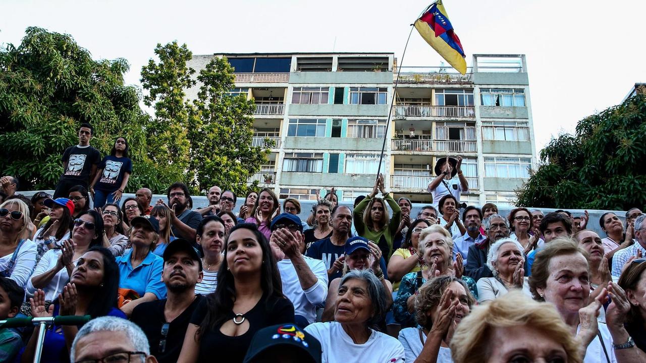 16.03.2019, Venezuela, Caracas: CARACAS, VENEZUELA - MARCH 16, 2019: People take part in an opposition rally. Valery Sharifulin/TASS Foto: Valery Sharifulin/TASS/dpa 16.03.2019, Venezuela, Caracas: CARACAS, VENEZUELA - MARCH 16, 2019: People take part in an opposition rally. Valery Sharifulin/TASS Foto: Valery Sharifulin/TASS/dpa