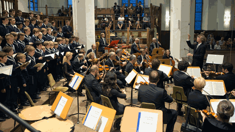 Der Thomanerchor und das Gewandhausorchester unter Leitung von Gotthold Schwarz in der Leipziger Thomaskirche