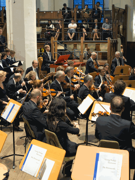 Der Thomanerchor und das Gewandhausorchester unter Leitung von Gotthold Schwarz in der Leipziger Thomaskirche