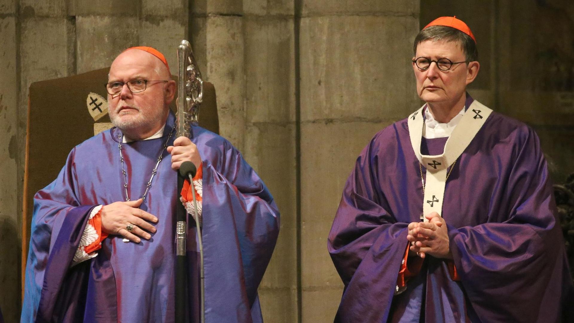 Der Vorsitzende der Deutschen Bischofskonferenz, Kardinal Reinhard Marx und der Kölner Erbischof Kardinal Rainer Maria Woelki verfolgen am 06.03.2017 in Köln den Eröffnungsgottesdienst zur Frühjahrs-Vollversammlung der Deutschen Bischofskonferenz. Der Vorsitzende der Deutschen Bischofskonferenz, Kardinal Reinhard Marx und der Kölner Erbischof Kardinal Rainer Maria Woelki verfolgen am 06.03.2017 in Köln den Eröffnungsgottesdienst zur Frühjahrs-Vollversammlung der Deutschen Bischofskonferenz.