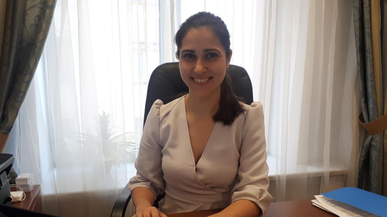 Die neue ukrainische Abgeordnete Halyna Yanchenko versucht sich bürgernah zu geben. 