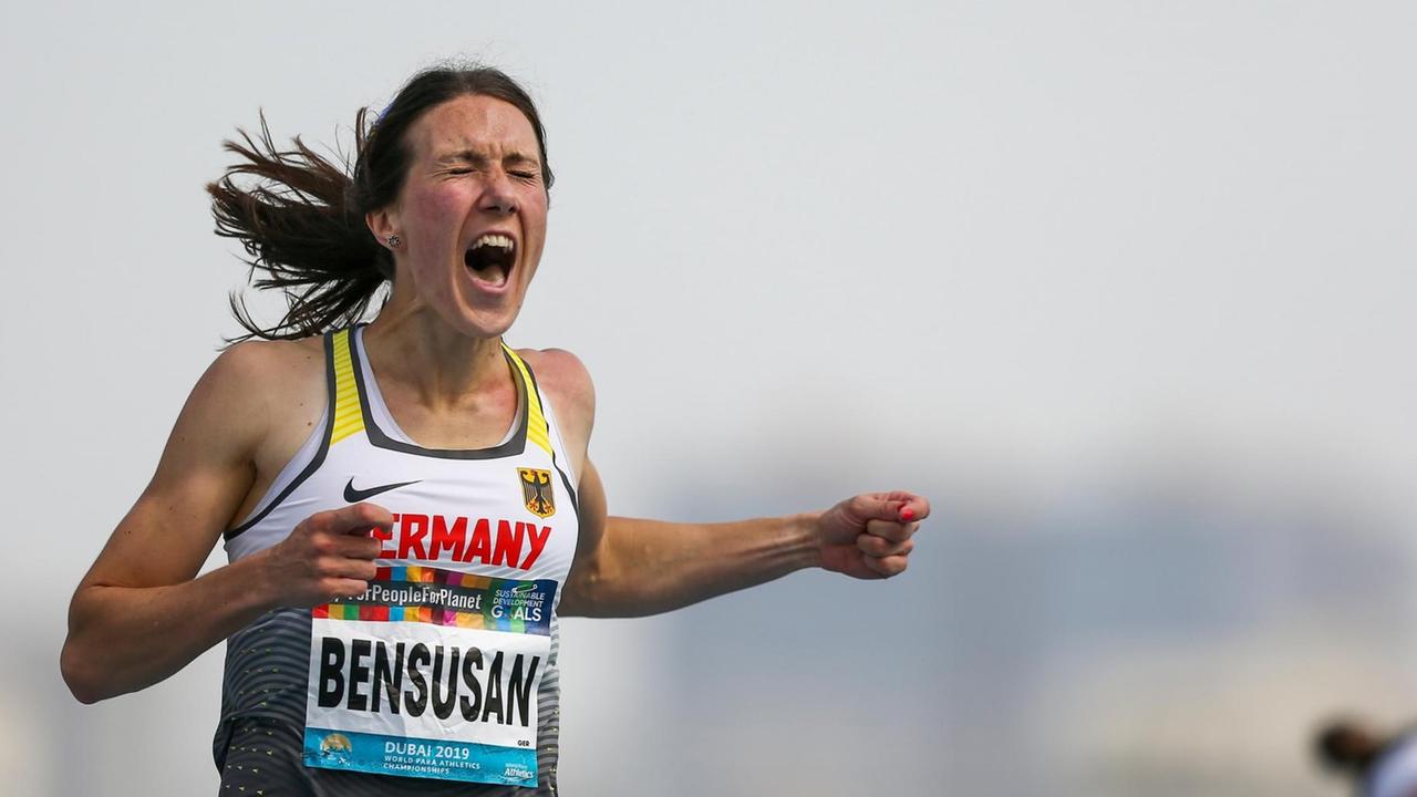 Irmgard Bensusan gewinnt während der Para-Leichtathletik-WM in Dubai Gold über 200 Meter. Irmgard Bensusan gewinnt während der Para-Leichtathletik-WM in Dubai Gold über 200 Meter.