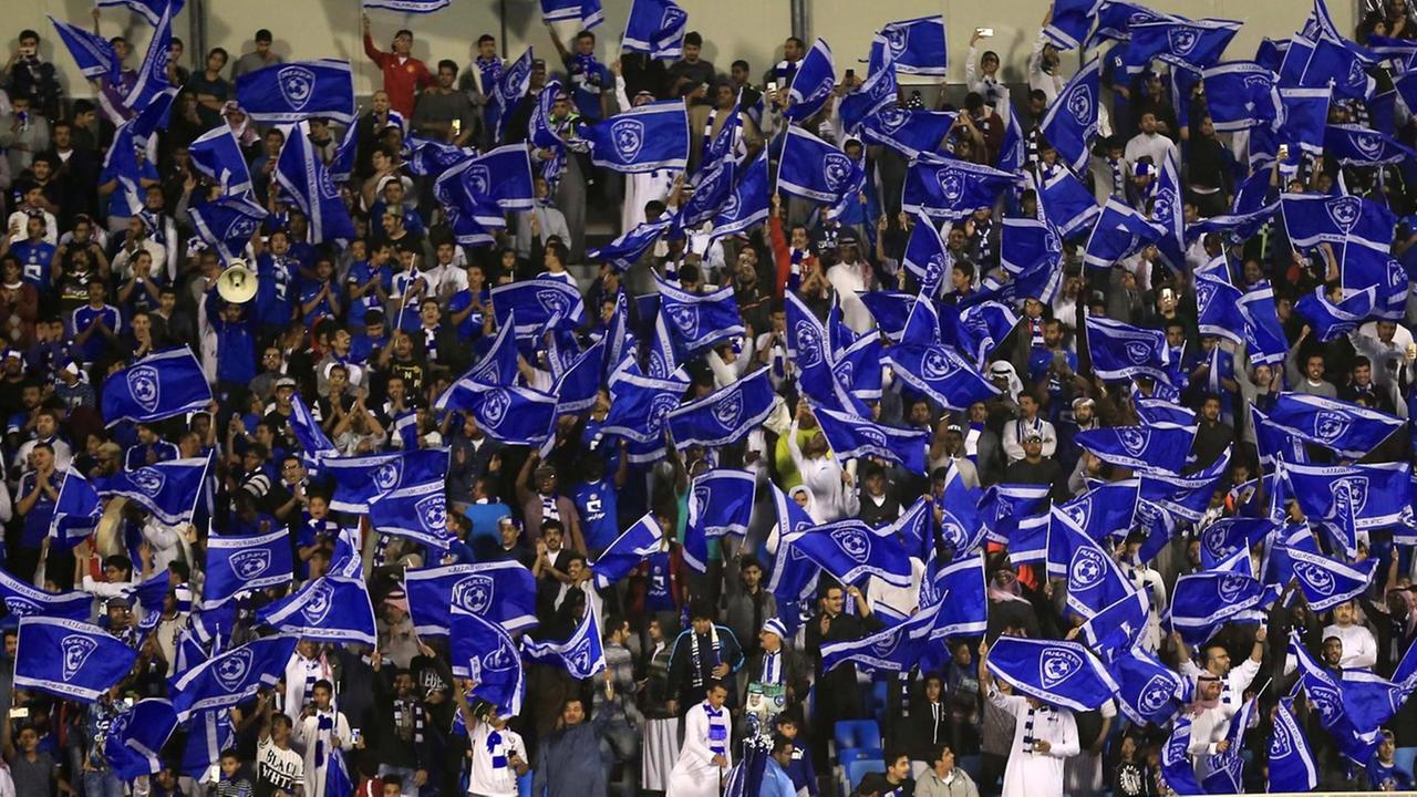 Fans bei einem Fußballspiel in Saudi-Arabien Fans bei einem Fußballspiel in Saudi-Arabien