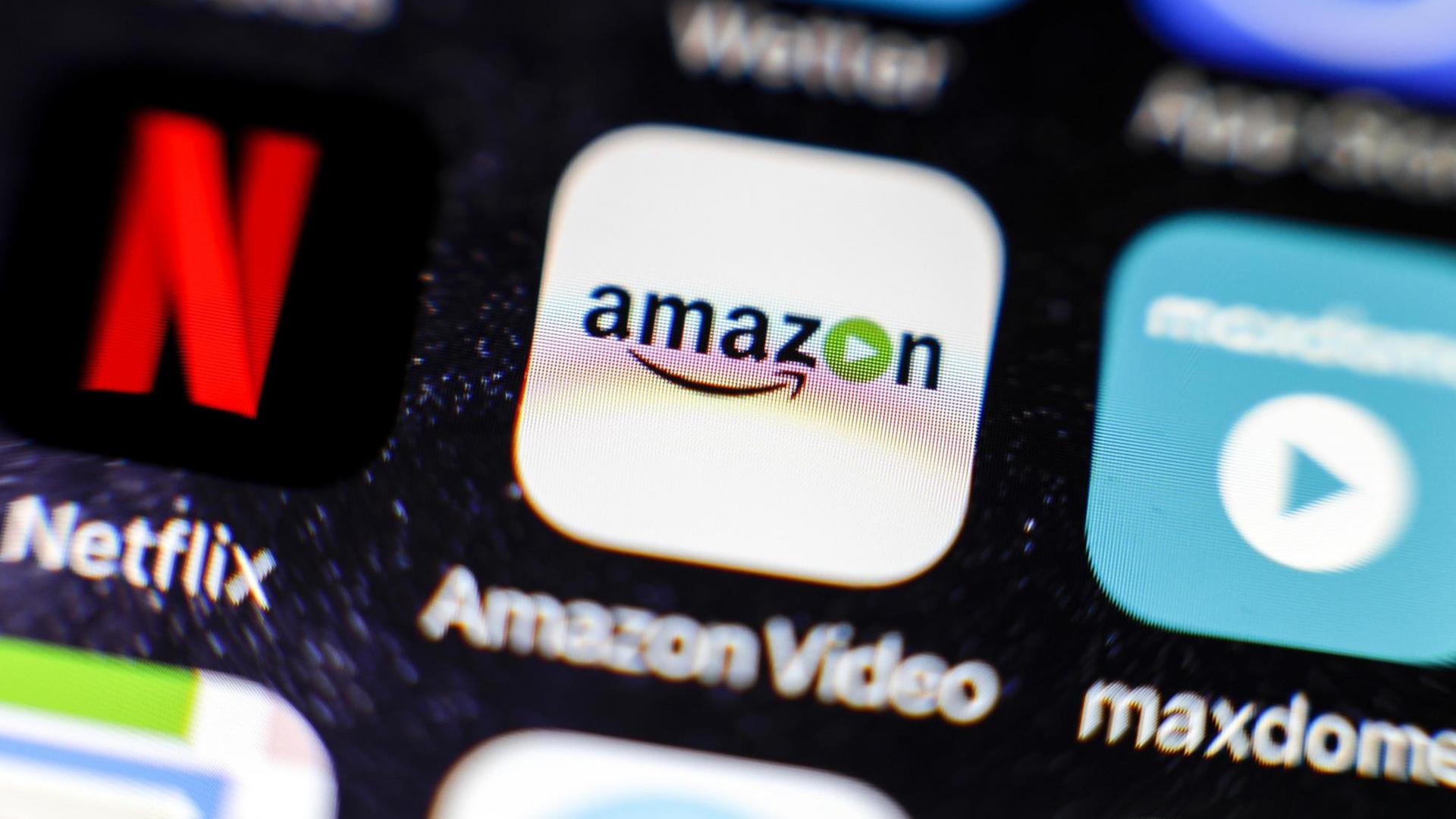 Amazon Video-Icon auf einem iPhone, daneben Icons von Netflix und Maxdome. Amazon Video-Icon auf einem iPhone, daneben Icons von Netflix und Maxdome.