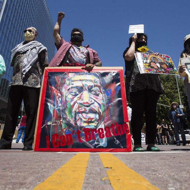 June 8, 2020, Los Angeles, California, U.S: Demonstrators take part in a procession to honor the life of George Floyd on Monday. Floyd died in police custody on Memorial Day in Minneapolis. Los Angeles U.S. - ZUMAc68 20200608zafc68008 Copyright: xRingoxChiux