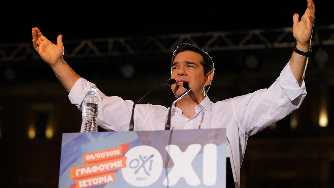 Griechenlands Ministerpräsident Alexis Tsipras empfiehlt ein "oxi" (nein) beim Referendum. Griechenlands Ministerpräsident Alexis Tsipras empfiehlt ein "oxi" (nein) beim Referendum.