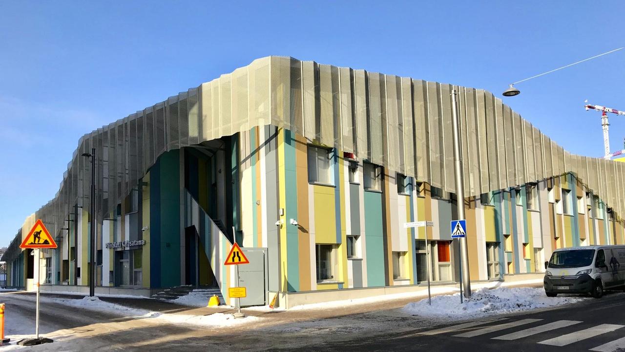 Sitzkissen statt Stühle: Die Grundschule von Kalasatama. Sitzkissen statt Stühle: Die Grundschule von Kalasatama.
