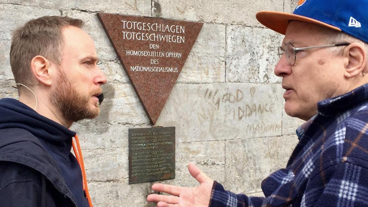 Der "Rosa Winkel" am Nollendorfplatz - für diese Tafel hatte sich Rosa von Praunheim eingesetzt Der "Rosa Winkel" am Nollendorfplatz - für diese Tafel hatte sich Rosa von Praunheim eingesetzt