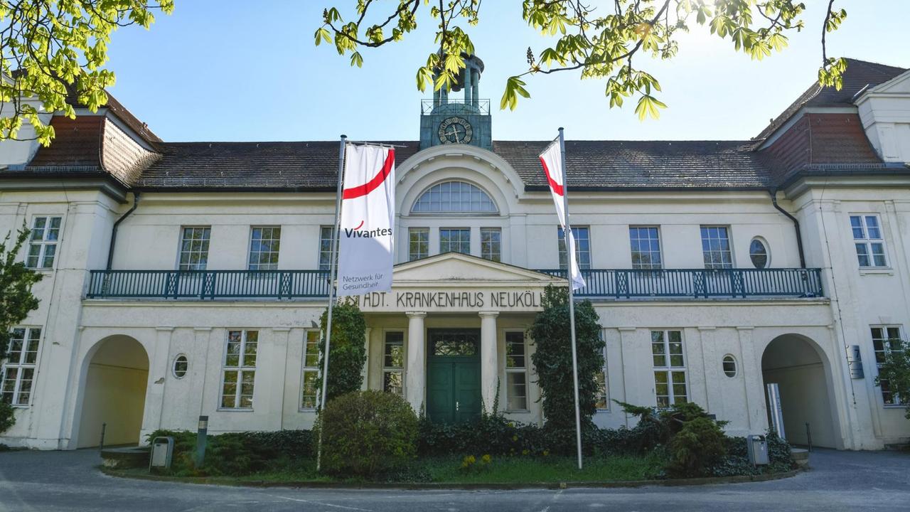 Außenansicht eines historischen Gebäudes des Vivantes Klinikums Neukölln. Außenansicht eines historischen Gebäudes des Vivantes Klinikums Neukölln.