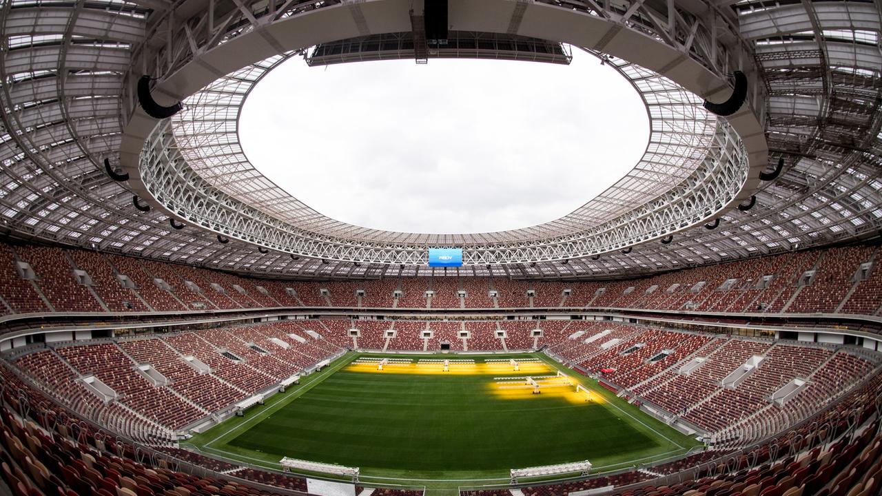 Der Innenraum des Olympiastadion Luschniki in Moskau. Die Stadt ist einer der Spielorte für die FIFA Fußball-Weltmeisterschaft 2018 in Russland. Der Innenraum des Olympiastadion Luschniki in Moskau. Die Stadt ist einer der Spielorte für die FIFA Fußball-Weltmeisterschaft 2018 in Russland.