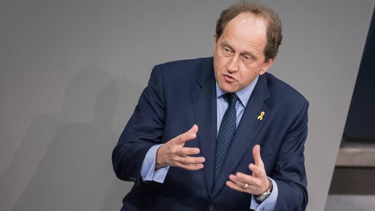 Alexander Graf Lambsdorff während einer Sitzung des deutschen Bundestags Alexander Graf Lambsdorff während einer Sitzung des deutschen Bundestags