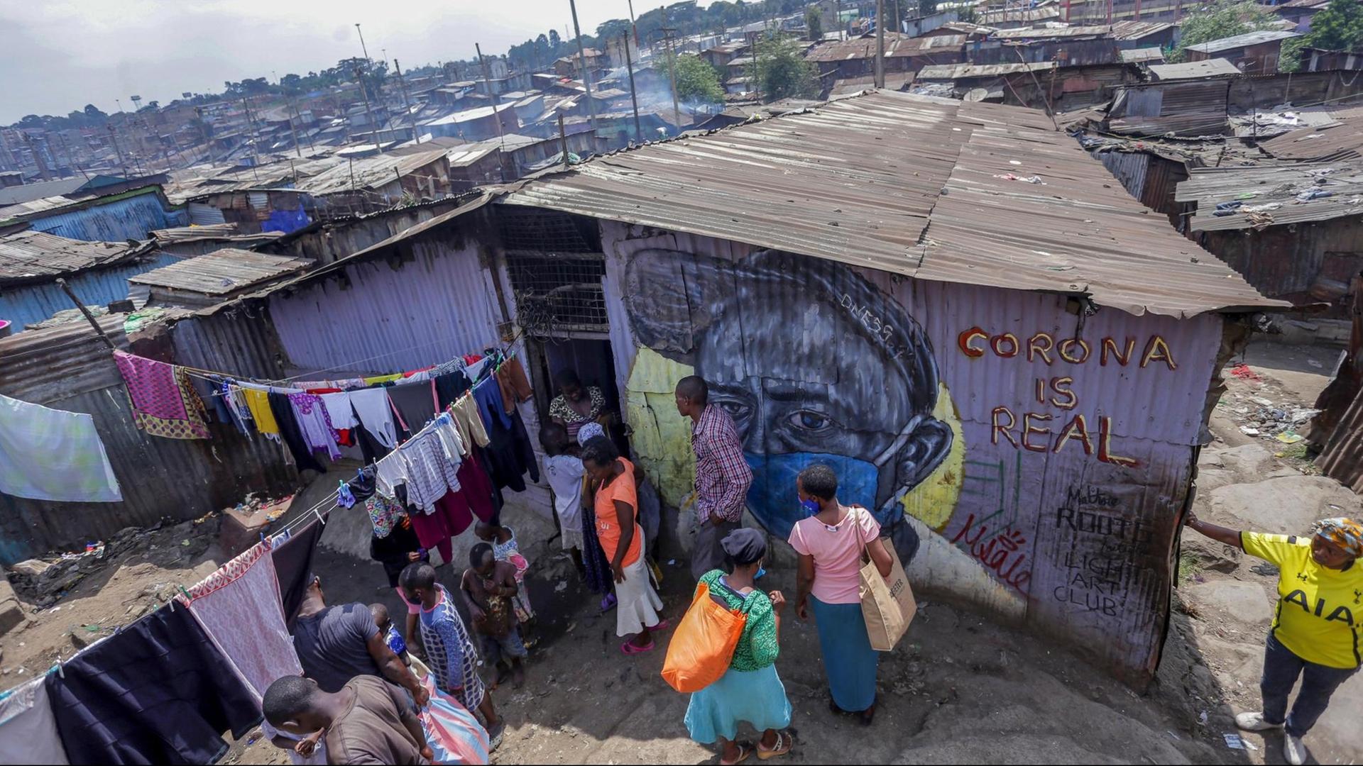 Blick auf Mathare, einer der größten Slums von Nairobi (Kenia)