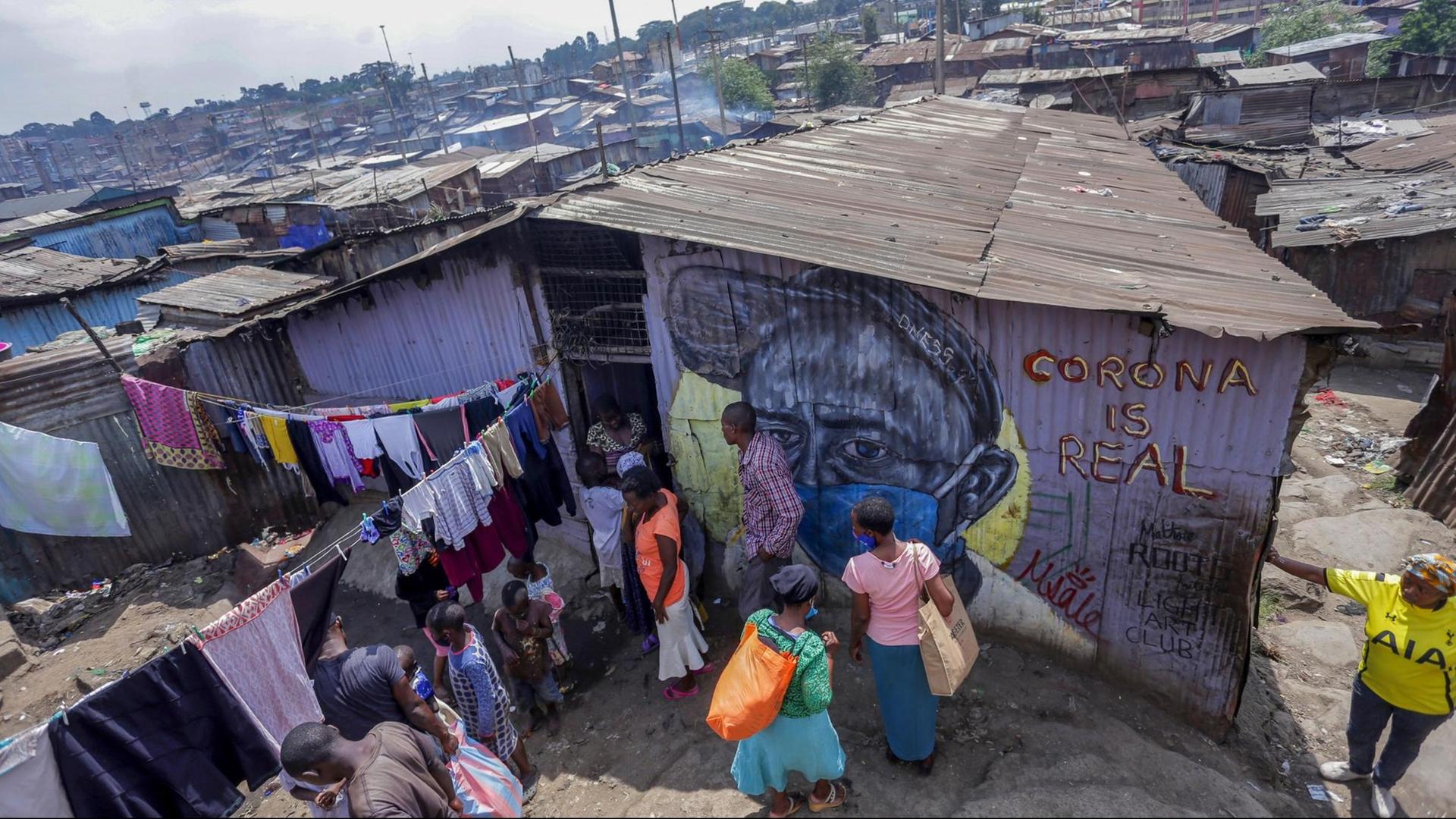 Blick auf Mathare, einer der größten Slums von Nairobi (Kenia) Blick auf Mathare, einer der größten Slums von Nairobi (Kenia)