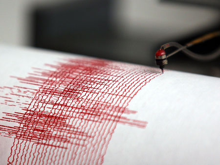 Seismograph notiert ein leichtes Erdbeben Seismograph notiert ein leichtes Erdbeben
