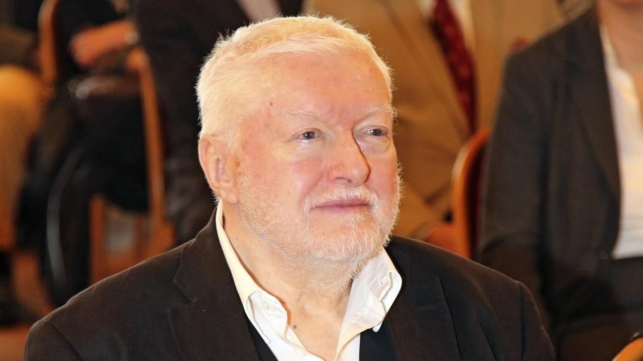 Peter Kubelka bei der Verleihung des Goldenen Ehrenzeichens des Landes Wien an Peter Kubelka und der Ehrenmedaille der Bundeshauptstadt Wien in Gold an Gertraud Jesserer im Wappensaal des Rathauses. Wien, 06.05.2015 Peter Kubelka bei der Verleihung des Goldenen Ehrenzeichens des Landes Wien an Peter Kubelka und der Ehrenmedaille der Bundeshauptstadt Wien in Gold an Gertraud Jesserer im Wappensaal des Rathauses. Wien, 06.05.2015