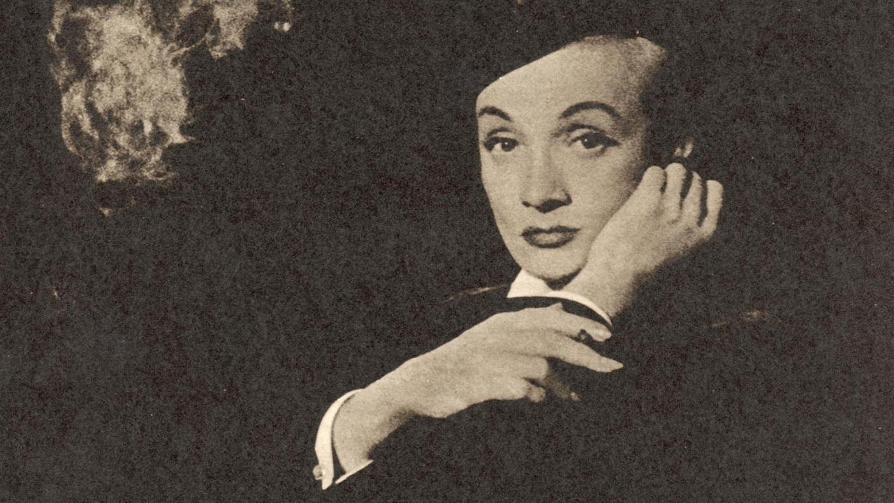 Marlene Dietrich während einer Kabarett-Aufführung im "Café de Paris" (1955).