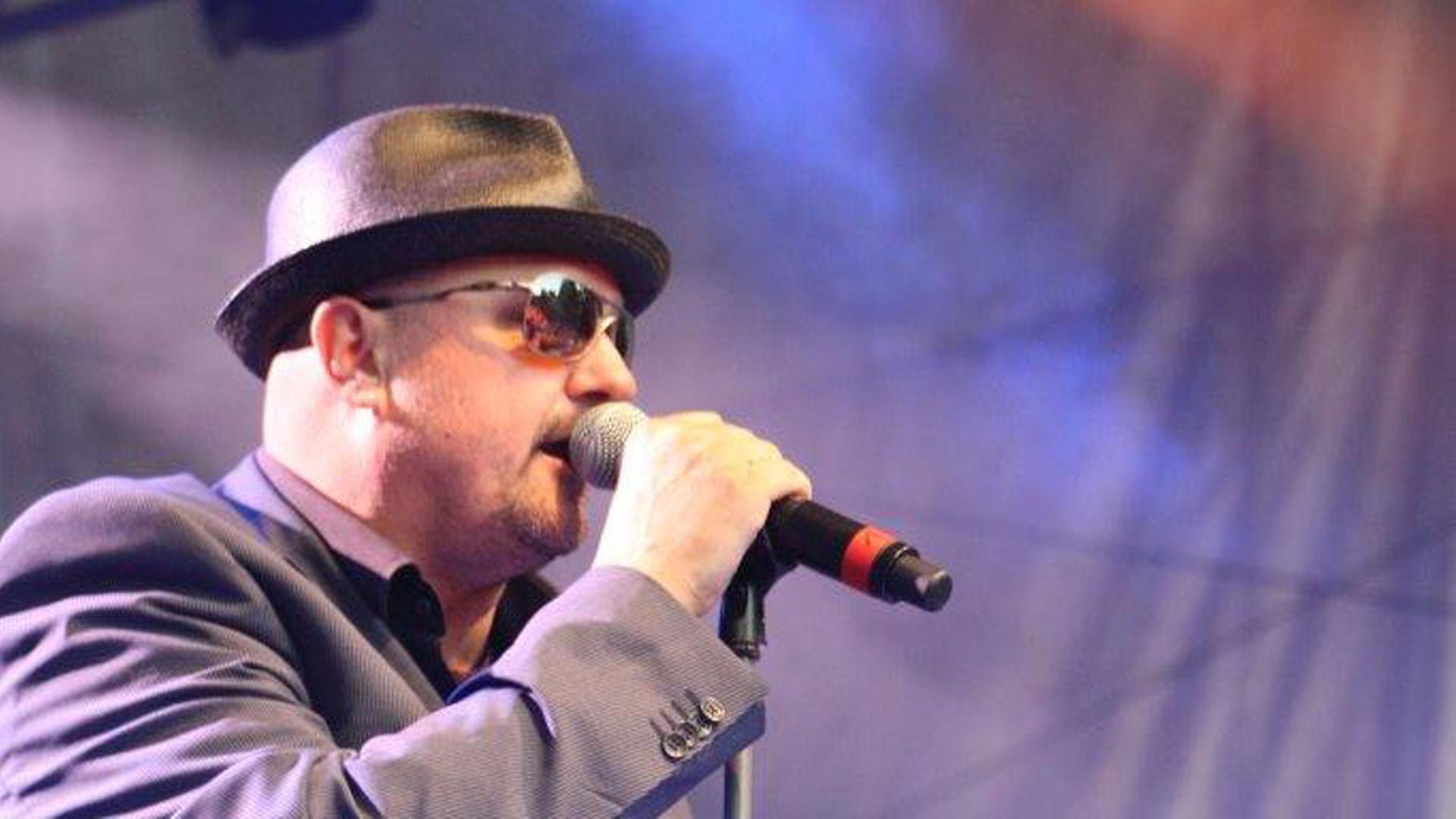 Der Musiker Rolf Stahlofen während seines Auftritts beim 24. TFF Rudolstadt. Der Musiker Rolf Stahlofen während seines Auftritts beim 24. TFF Rudolstadt.