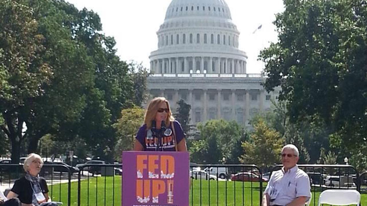 Joanne Peterson bei einer Rede vor dem Capitol.