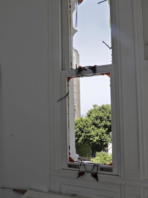 Zerstörte Fensterscheiben und Wände im Sursock Museum in Beirut.