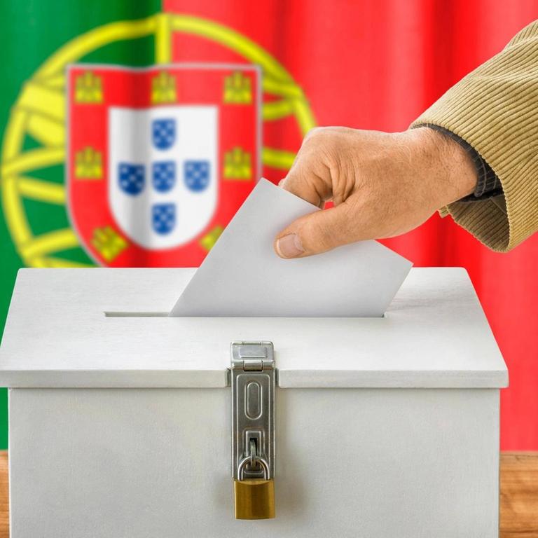 Eine Wahlurne in Portugal