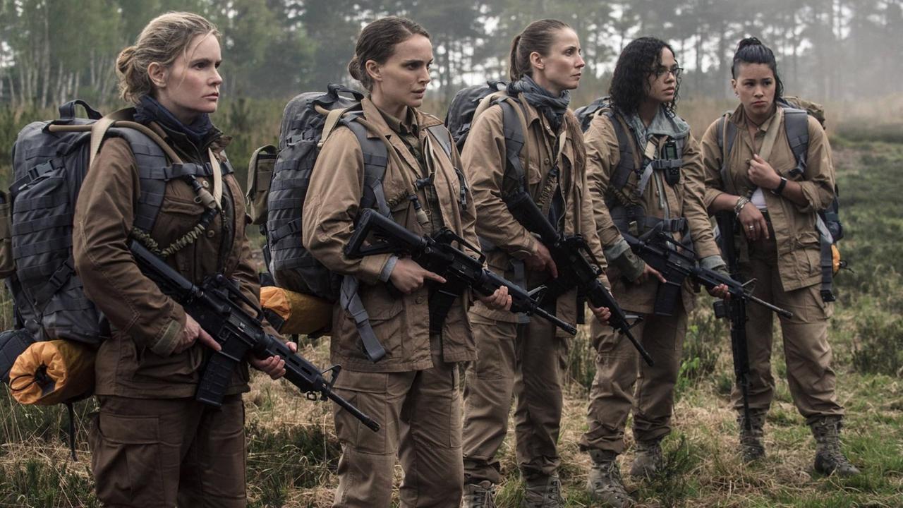 Gina Rodriguez, Jennifer Jason Leigh, Natalie Portman, Tessa Thompson und Tuva Novotnyin in "Auslöschung" Gina Rodriguez, Jennifer Jason Leigh, Natalie Portman, Tessa Thompson und Tuva Novotnyin in "Auslöschung"