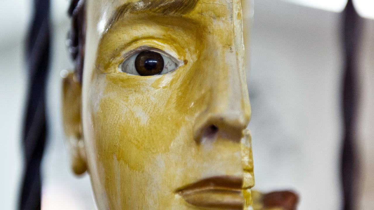 Im Psychiatriemuseum Riedstadt ist ein medizinisches Modell in Form eines halben, geöffneten Kopfes zu sehen. Im Psychiatriemuseum Riedstadt ist ein medizinisches Modell in Form eines halben, geöffneten Kopfes zu sehen.