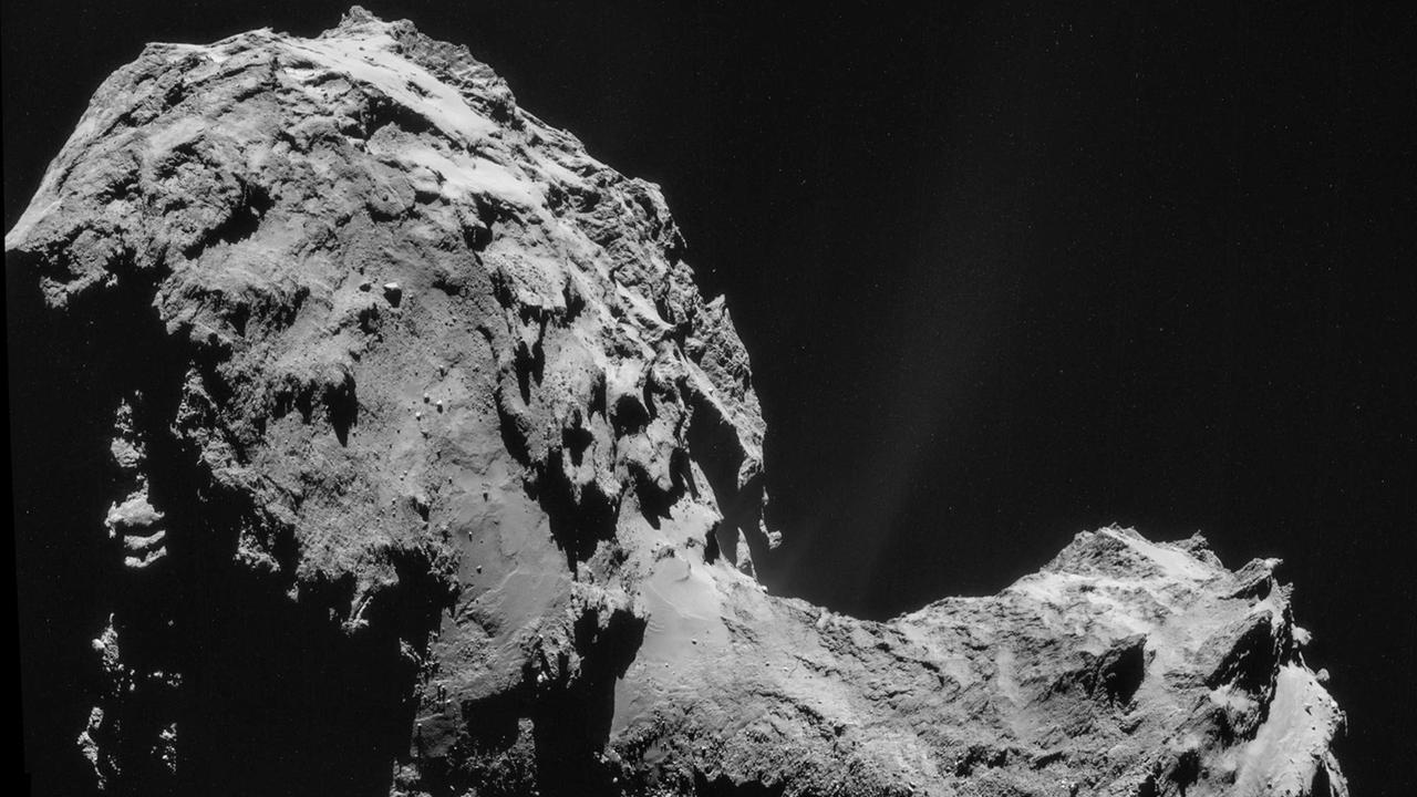 Schwarzweißaufnahme von des Kometen Tschurri aus knapp 30km Entfernung. Schwarzweißaufnahme von des Kometen Tschurri aus knapp 30km Entfernung.