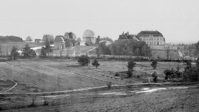 Die Hamburger Sternwarte in Bergedorf kurz nach der Eröffnung 1912 Die Hamburger Sternwarte in Bergedorf kurz nach der Eröffnung 1912