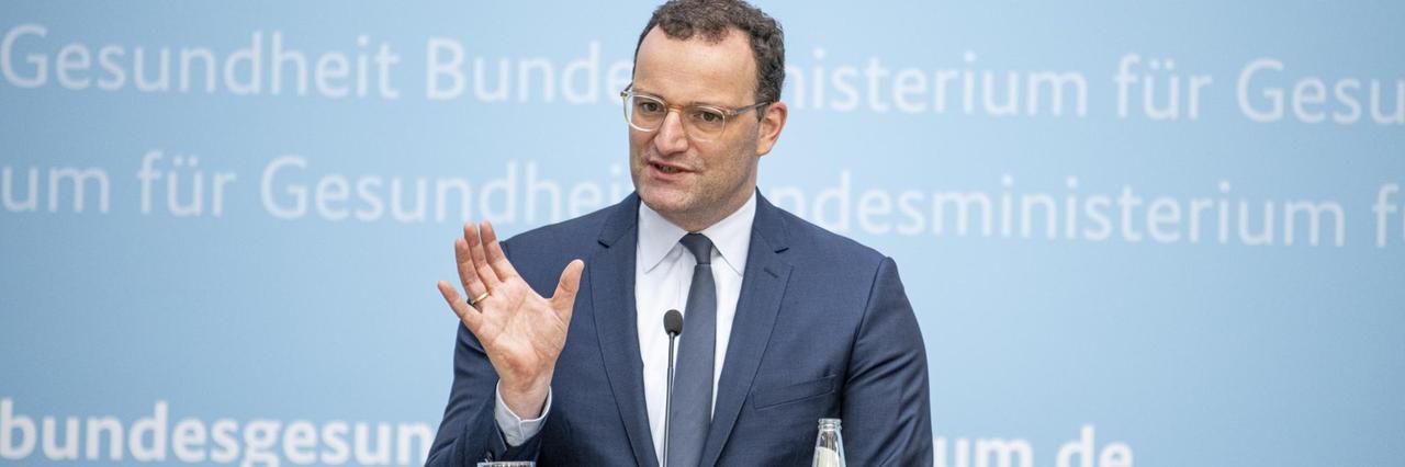 Bundesgesundheitsminister Jens Spahn spricht und gestikuliert. Bundesgesundheitsminister Jens Spahn spricht und gestikuliert.