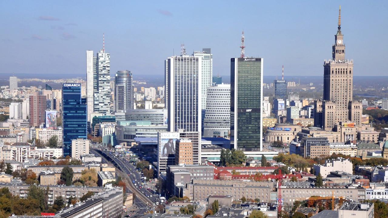 Auf dem Bild sind Hochhäuser im Zentrum der polnischen Hauptstadt Warschau zu sehen, aufgenommen am 13.10.2010. 