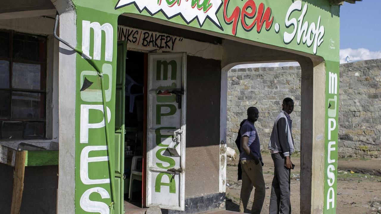 Eine Filiale von M-Pesa in Kenia. Eine Filiale von M-Pesa in Kenia.