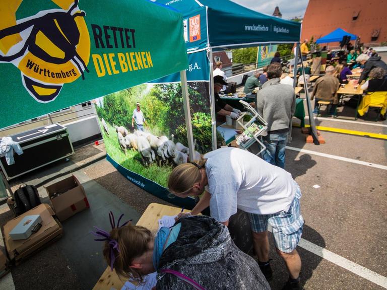 "Rettet die Bienen" in Stuttgart, Baden-Württemberg