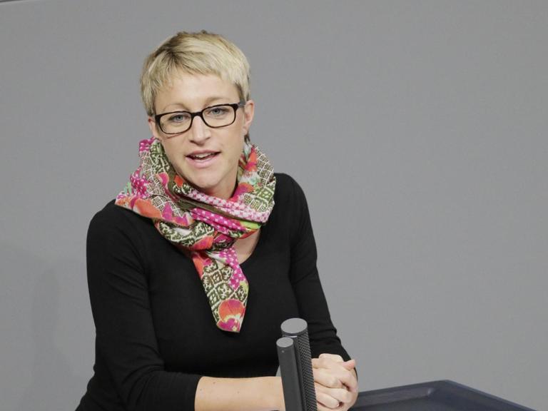 Die CDU-Bundestagsabgeordnete Nadine Schön am Rednerpult.