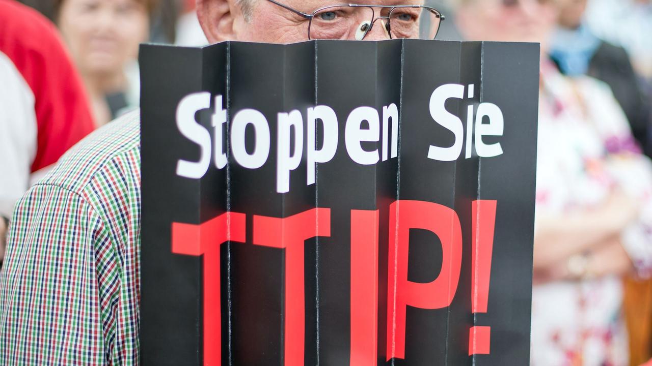 Widerstand gegen TTIP bei einer Demonstration in Bayern.