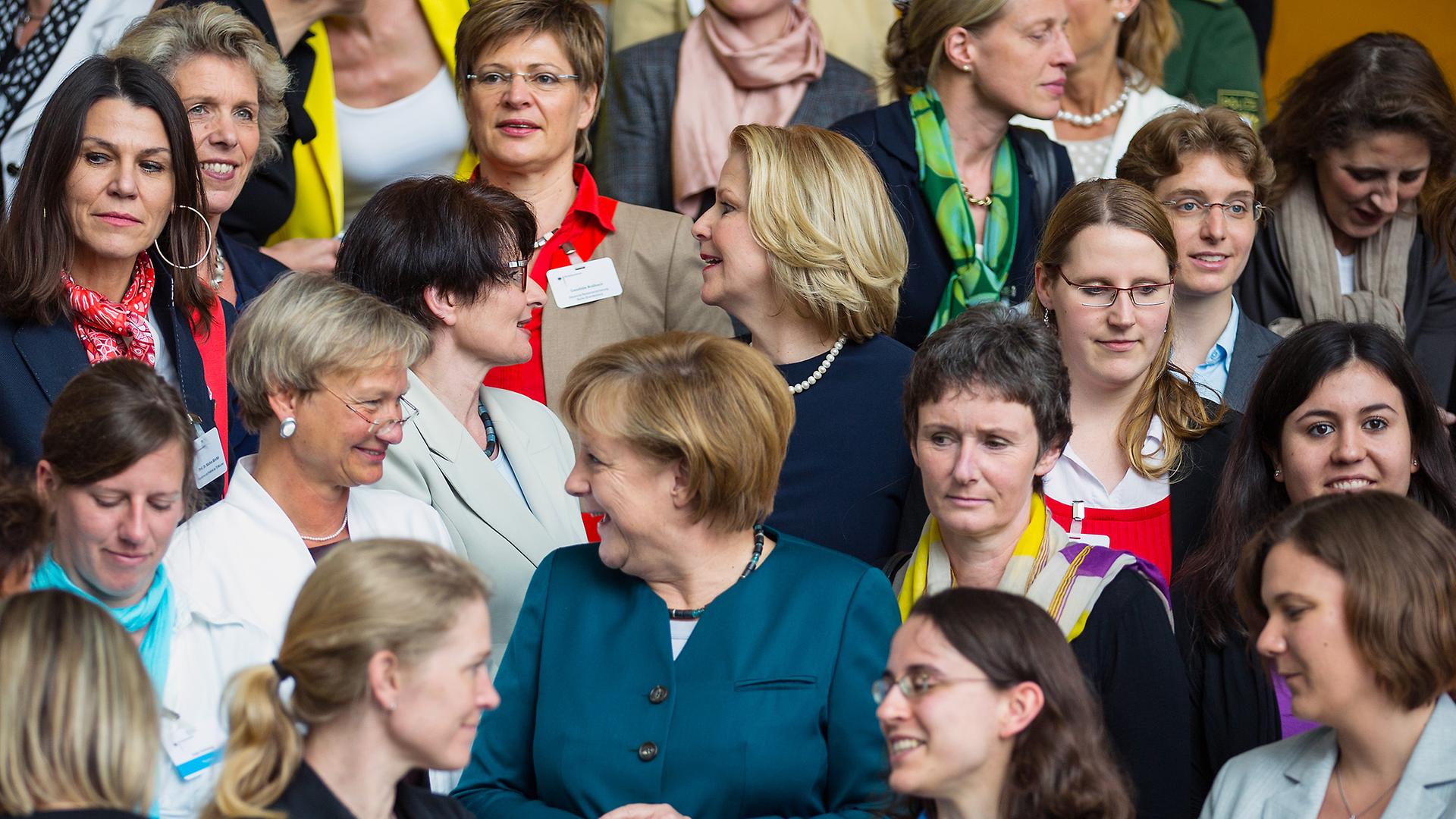 Bundeskanzlerin Merkel trifft im Mai 2013 Frauen in Führungspositionen. Bundeskanzlerin Merkel trifft im Mai 2013 Frauen in Führungspositionen.