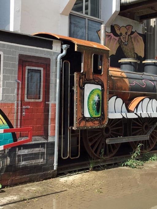 Ein Zug-Graffiti ist im Werksviertel in München an eine Wand gesprayt.
