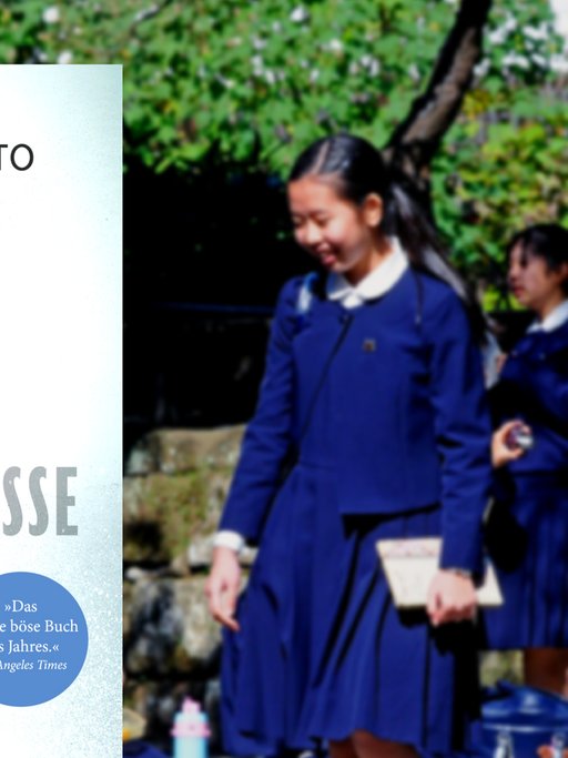 Buchcover: "Geständnisse" von Kanae Minato, im Hintergrund japanische Schülerinnen bei einem Klassenausflug