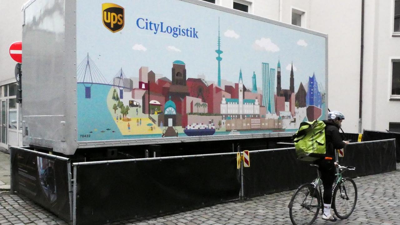 Ein UPS-City-Logistik-Container in der Hamburger Innenstadt. Ein UPS-City-Logistik-Container in der Hamburger Innenstadt.