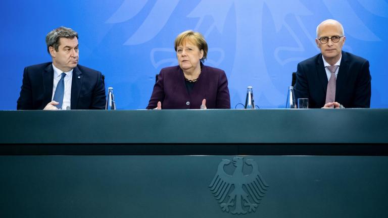 Markus Söder (CSU), Ministerpräsident von Bayern, Bundeskanzlerin Angela Merkel (CDU) und Peter Tschentscher (SPD), Erster Bürgermeister von Hamburg (Archivbild)
